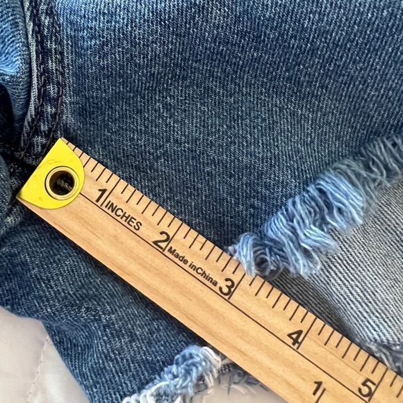 Universal Thread | 16R Baggy Dark Denim Cutoff Shorts | Mid Rise | Distressed - Picture 6 of 8